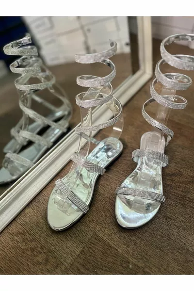 Sandali alla moda con pietre