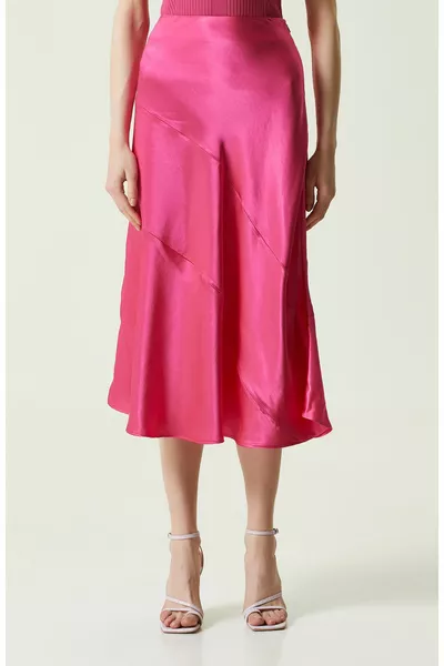 Jupe en satin mi-longue fuchsia
