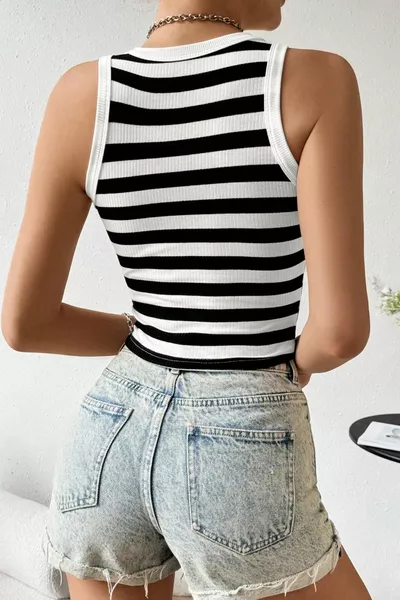 المرأة الأبيض الأسود مخطط كاميسول المحاصيل الأعلى