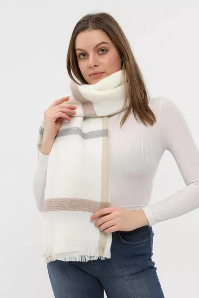 Дамски шал с бяла линия с мека текстура