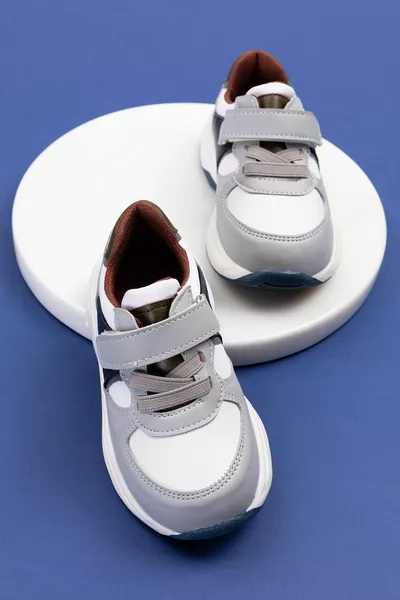 الرياضة الاطفال الرجال العظام عارضة أحذية رياضية