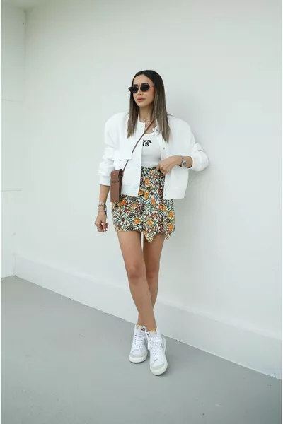 Ecru bomberjack met brede zakken