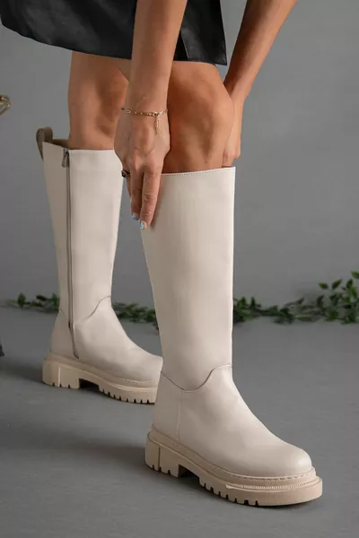 Бежови дамски ботуши с цип Skin Heel