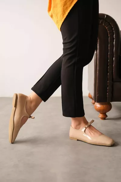 شقق باليه كورتيك للسيدات - جلد بعشر براءات اختراع