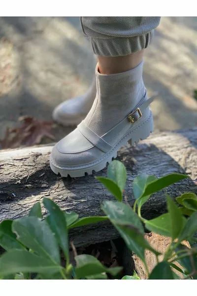 Fashionable High Sole Women's Boots with Buckle Made of Both Leather and Suede Material