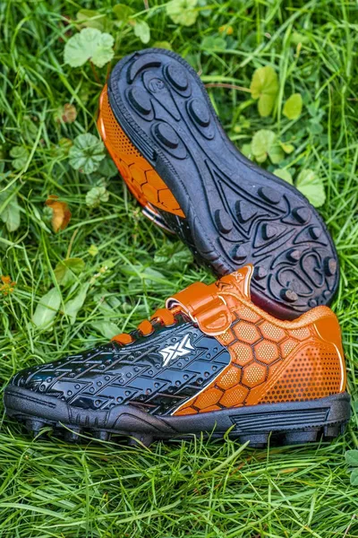 أطفال Astroturf أحذية كرة القدم والعتاد أحذية كرة القدم متعددة الأرض عارضة وكرة القدم