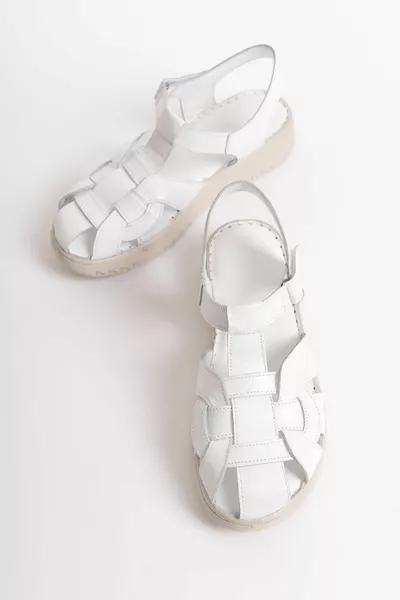 جلد طبيعي أبيض تشريحي وحيد راحة الصنادل النسائية 