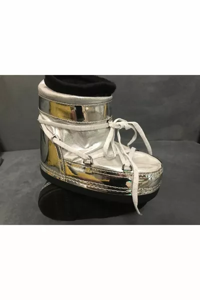 Женские зимние сапоги серебристые