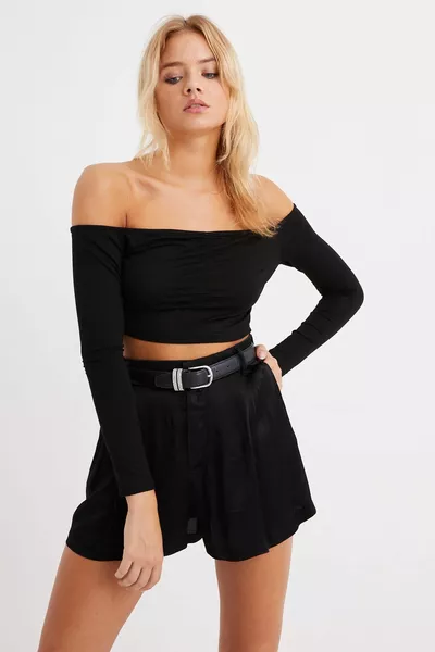 المرأة السوداء مادونا الرقبة الجبهة الرباط القصير بلوزة 