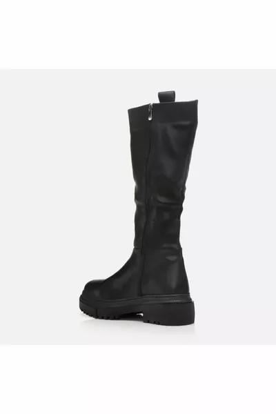 أحذية نسائية سوداء