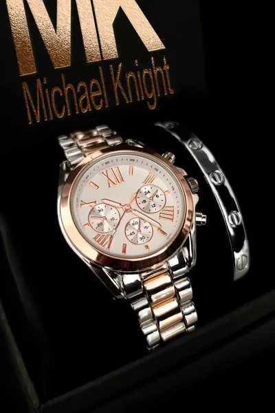 Armbanduhr mit Armband in Spezialbox