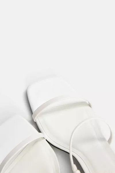 صندل بكعب عال وسيور