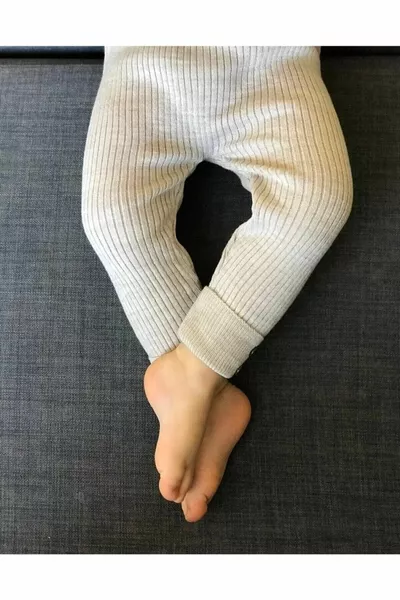 Трикотажные леггинсы в рубчик с пуговицами