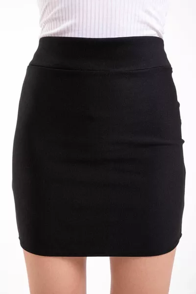 تنورة سوداء صغيرة قلم رصاص