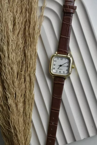 Montre bracelet en cuir marron rectangulaire carré pour femmes Minimal Vintage New Season Gold