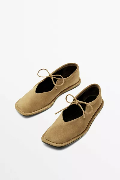 حذاء باليه من جلد الغزال بأربطة