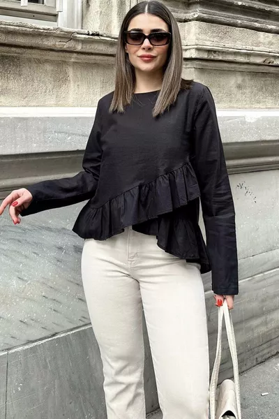 Дамска черна блуза от памук с къдри по предната част, кръгло деколте и по-дълъг гръб