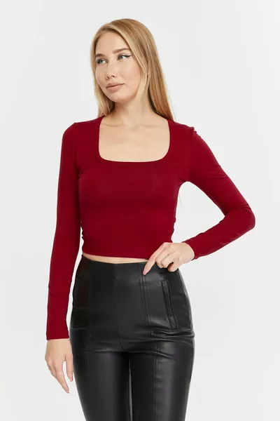 Женская бордовая короткая блузка с длинными рукавами и квадратным вырезом