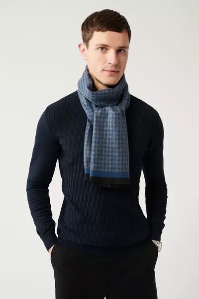 كنزة رجالية من القطن بلون كحلي بياقة نصف سلندر