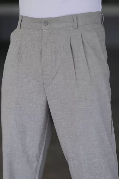 بنطال باجي رمادي اللون مزدوج الطيات، خصر مطاطي، عالي الجودة، مريح، قصّة كلاسيكية واسعة الساق