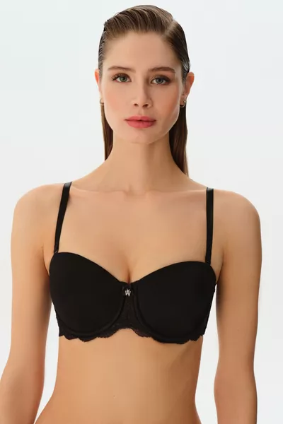 صدرية بدون حمالات من الدانتيل من ليندا