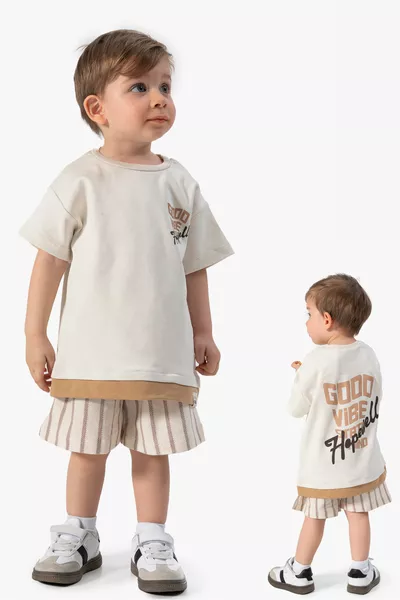 طقم طفل ولد مكون من قطعتين، شورت مخطط وغطاء ظهر بطبعة