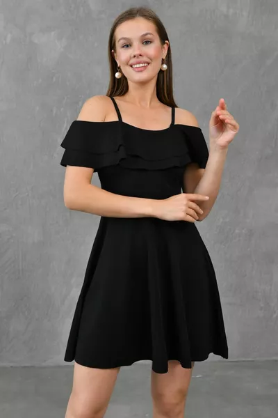 حزام رفيع منتفخ الجرس قطع أسود فستان سهرة قصير 