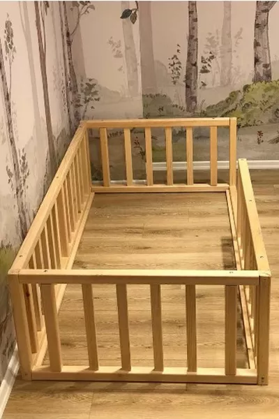 سرير أطفال مونتيسوري من خشب الصنوبر الطبيعي ماركاوم