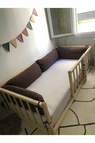 سرير أطفال ورضّع مونتيسوري طبيعي أنيق