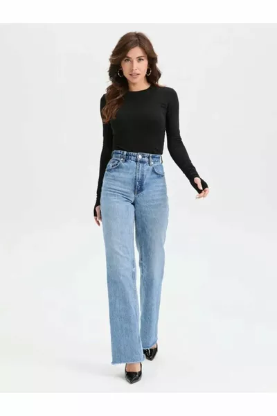 جمبسوت نسائي بتفاصيل أصابع سوداء