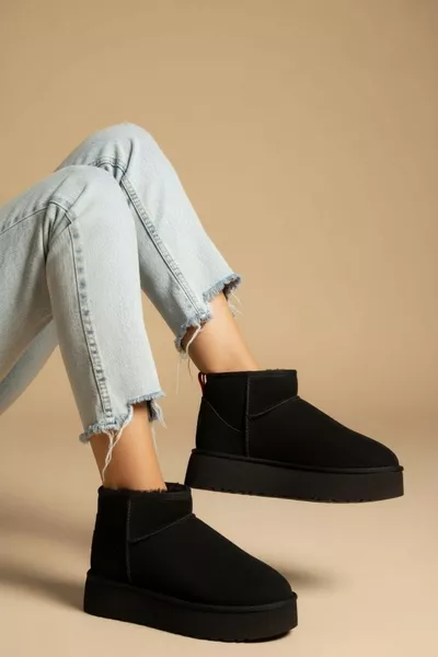 حذاء نسائي من الجلد المدبوغ مع بطانة فرو وسطح سميك، كعب قصير يصل للكاحل، حذاء يومي