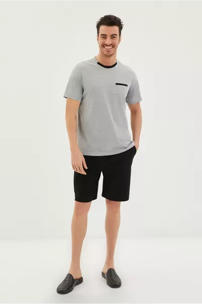 طقم بيجامة بقميص بياقة نصف دراجة وشورتين