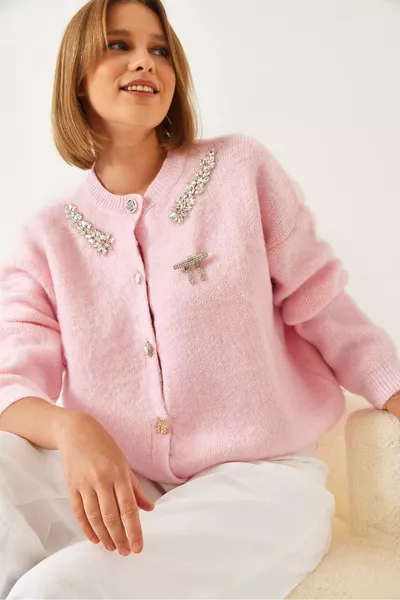 كارديغان تريكو بترتر وقلادة نسائية 