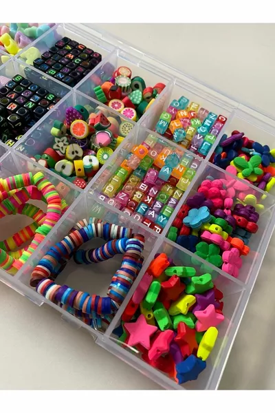 No: Perline figurine di colori morbidi e vivaci, perline lettere, fimo frutta, set hobby per bambini