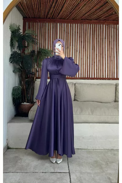 LANGES HIJAB-ABENDKLEID MIT SATINÄRMELN UND VOLANTS