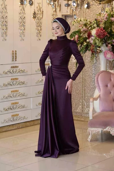 هيرا بلوم مساء اللباس