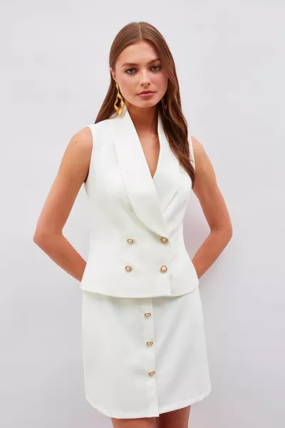 تنورة قصيرة بتفصيل أزرار - Ecru