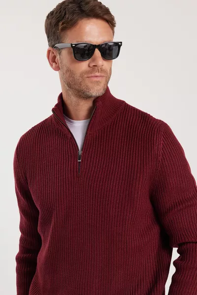 كنزة تريكو بوردو رجالية ضيقة القَصّة بسحاب وياقة عالية