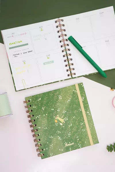 Комплект от 2 броя  см квадратен спирален безсрочен планер и тетрадка