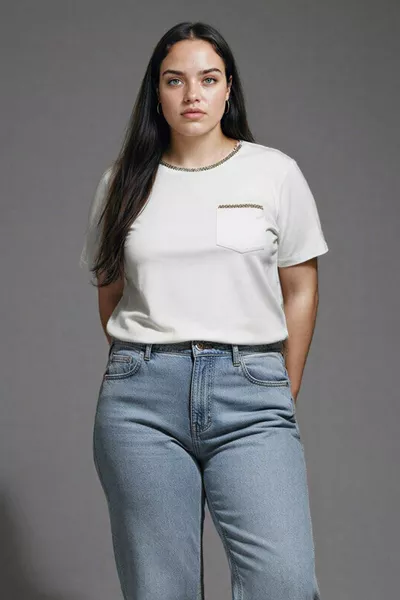 Traditionelles Regular Fit T-Shirt mit Sim-Detail und kurzen Ärmeln SP