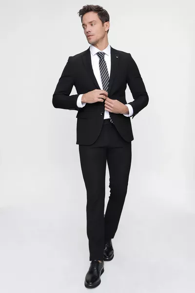 Completo da uomo nero basic slim fit a taglio dritto con caduta di 6 pollici