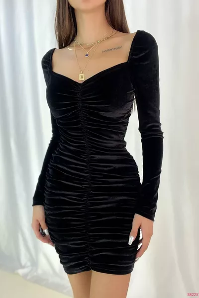 فستان طويل كم بأكمام مطاطية من المخمل الأسود