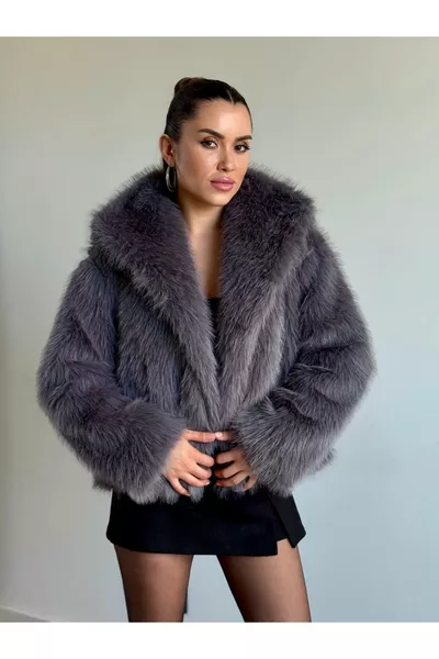 معطف فرو فاخر كبير الحجم بلمسة ناعمة