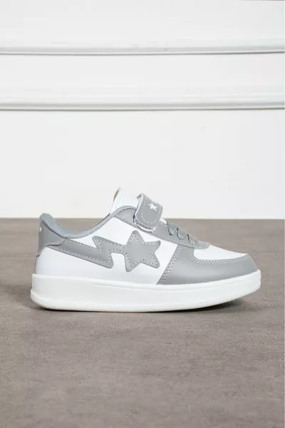 حذاء مدرسي رياضي مريح وعصري للجنسين باللونين الرمادي والأبيض مع رباط لاصق