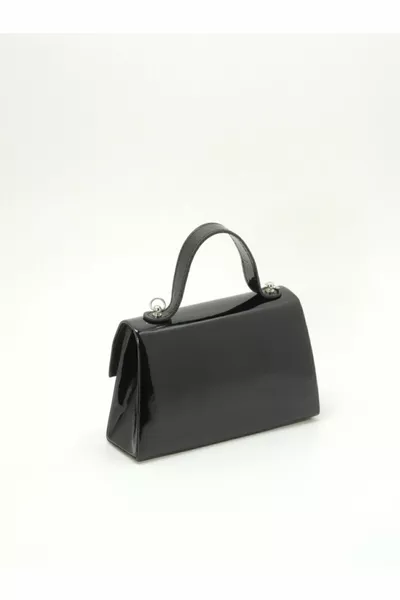 Damentasche aus schwarzem Lackleder