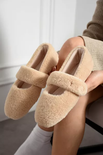 حذاء منزلي نسائي فائق النعومة من الفرو، لا يصدر صوتًا، بنعل خفيف