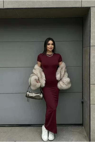 Abito lungo da donna con maniche corte