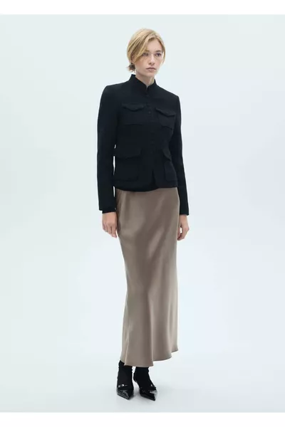 تنورة ساتان طويلة