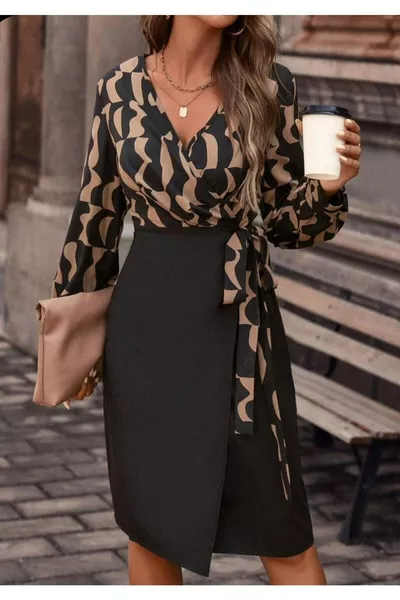 فستان نسائي من الساتان مع ياقة متقاطعة بأكمام طويلة وتفاصيل ربطة وشم رقمي