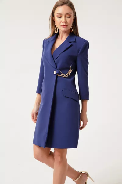 Damen Kleid mit marineblauem Jacken-Design und Kettendetails